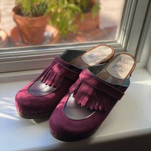 Maguna Suede Burgundy Fringe Clogs 39